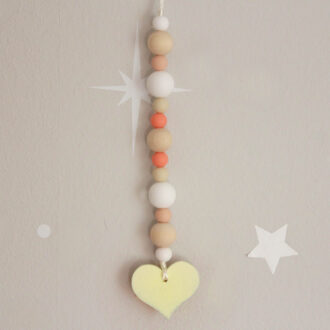 ΚΡΕΜΑΣΤΟ ΔΙΑΚΟΣΜΗΤΙΚΟ ΜΕ ΧΑΝΤΡΕΣ ΚΑΙ ΤΕΛΕΙΩΜΑ ΞΥΛΙΝΗ ΚΑΡΔΟΥΛΑ