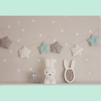 PUFFY ΥΦΑΣΜΑΤΙΝΟ ΜΠΑΝΕΡ ΣΕ ΣΧΕΔΙΟ ΑΣΤΕΡΙ ΣΕ ΑΠΟΧΡΩΣΕΙΣ ΤΟΥ ΓΚΡΙ ΚΑΙ ΤΗΣ ΜΕΝΤΑΣ