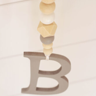 ΚΡΕΜΑΣΤΟ ΔΙΑΚΟΣΜΗΤΙΚΟ ΜΕ ΧΑΝΤΡΕΣ ΚΑΙ ΞΥΛΙΝΟ ΜΟΝΟΓΡΑΜΜΑ