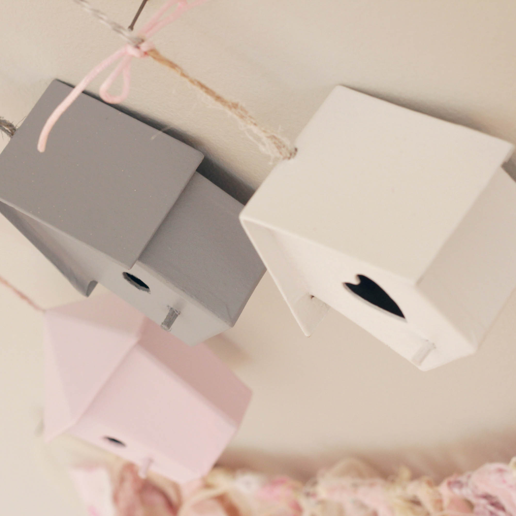 ΚΡΕΜΑΣΤΟ ΔΙΑΚΟΣΜΗΤΙΚΟ ΜΕ ΜΙΝΙ ΠΟΥΛΟΣΠΙΤΑ - Image 2