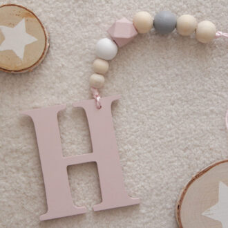 ΚΡΕΜΑΣΤΟ ΔΙΑΚΟΣΜΗΤΙΚΟ ΜΕ ΧΑΝΤΡΕΣ ΚΑΙ ΞΥΛΙΝΟ ΜΟΝΟΓΡΑΜΜΑ