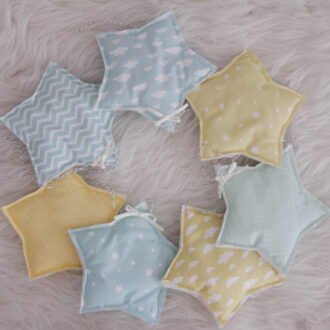 PUFFY ΥΦΑΣΜΑΤΙΝΟ ΜΠΑΝΕΡ ΣΕ ΣΧΕΔΙΟ ΑΣΤΕΡΙ ΣΕ ΑΠΟΧΡΩΣΕΙΣ ΤΟΥ ΚΙΤΡΙΝΟΥ ΚΑΙ ΤΗΣ ΜΕΝΤΑΣ