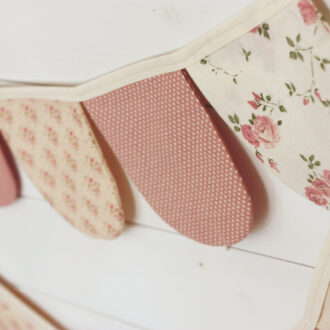 ΥΦΑΣΜΑΤΙΝΟ ΜΠΑΝΕΡ ΣΕ ΣΧΕΔΙΟ ΟΒΑΛ ΣΗΜΑΙΑΚΙ ΣΕ ΑΠΟΧΡΩΣΕΙΣ ΤΟΥ ΣΑΠΙΟ ΜΗΛΟΥ