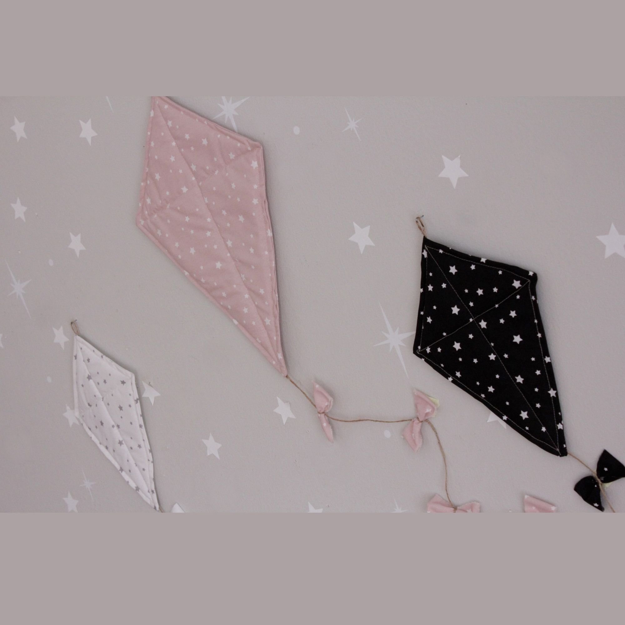 ΥΦΑΣΜΑΤΙΝΟΙ ΧΑΡΤΑΕΤΟΙ ΤΟΙΧΟΥ