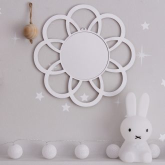 Ξύλινος καθρέπτης σε σχέδιο λουλούδι